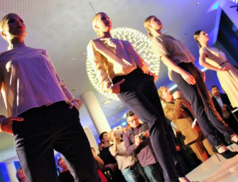 Mode, Freunde – nachhaltig anziehend