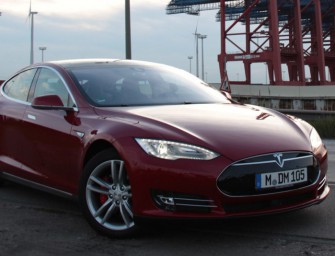 Test Tesla Model S: „Das ist wie Achterbahn..!“