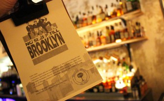 Auf´n Hangover-Burger in die Brooklyn Bar