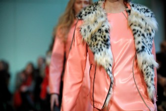 fwb – rebekka ruétz mit „Riots Daughter“ auf Fashion Week