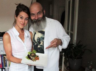 -FELD&(A)EHRE-: Sommerlicher SpinatPatty auf Salat