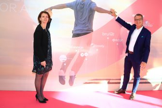 Promis weihen feierlich Headquarters der E M Group ein