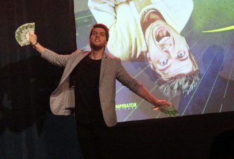 Alexander Straub live: „Weltmeister der darstellenden Künste“