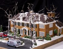 DISNEY: Lebkuchenhaus zu 36 Jahre „Kevin – Allein zu Haus“ nachempfunden