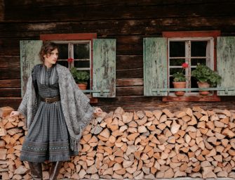 LENA HOSCHEK – Landleben in seiner edelsten Form