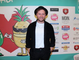 Johannes Oerding auf der FRIENDS CUP CHARITY-Shop Eröffnung