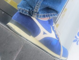 Ausgecheckt: Dieser Sneaker in TrueBlue ist schlicht, bequem, Streetstyle