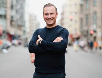 Spitzenkoch Tim Raue ist der neue „Restauranttester“ auf RTL