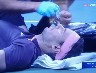 US Open: Rafael Nadal verletzt sich mit eigenem Schläger an seiner Nase.