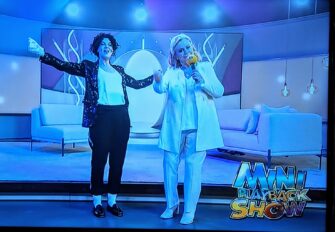 GALA-TV: Moderatorin tanzt Michael Jackson zu Mini Playback Show