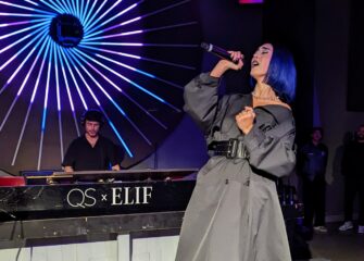 QS x ELIF: Gig meets Fashion – „Schwarz hat mir Halt gegeben, mich geformt“