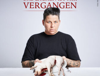 Kerstin Ott: „Das Lachen ist mir vergangen!“ Sängerin posiert für zwei neue PETA-Motive