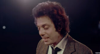 Billy Joel: Neues Video zu „Turn The Lights Back On“ erschienen
