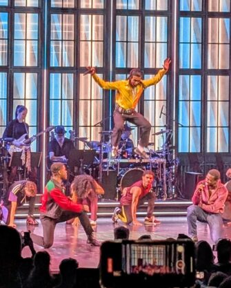 Wegen Christmas – MJ: Michael Jackson Musical in einer Matinee sehen