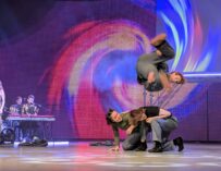 Winterspektakel 2025: Neue Show „Reloaded“ – Acrobatik, Weihnachts-Dreiklang