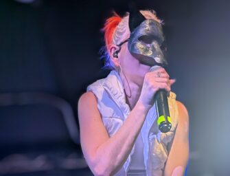 Antifuchs live: Rap-Poetin der Ausgestoßenen gegen Hass und Ausgrenzung