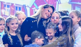 „Klein gegen Groß“: Helene Fischer mit Christmas-Song-Wette, Weihnachts-Medley