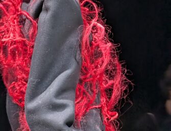 rebekka ruétz: Masken, Darkness, kleinere Locations und wenig Empathie