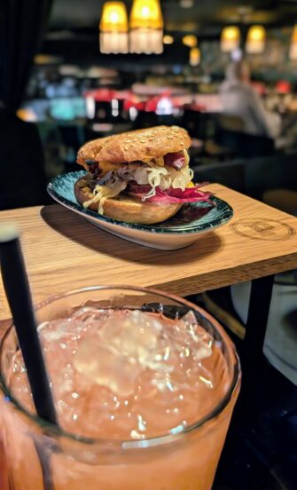 Pincho Nation Bremen ausgecheckt: Tapas, Zirkus-Ambiente und Unterhaltung