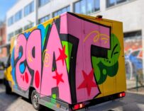 „Post-Graffiti“ von TAPS: Stadtbild-„Künstler“ mit Schriftzügen – meldet Euch