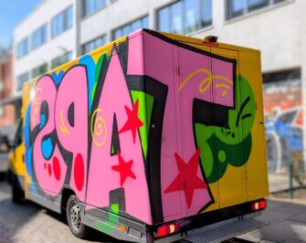 „Post-Graffiti“ von TAPS: Stadtbild-„Künstler“ mit Schriftzügen – meldet Euch