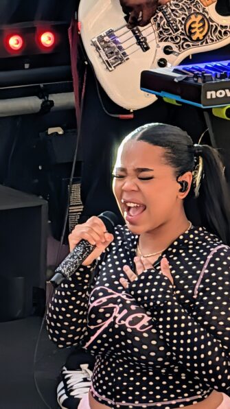 Zoe Wees performte auf Health Bells Festival 2026 in Hamburg