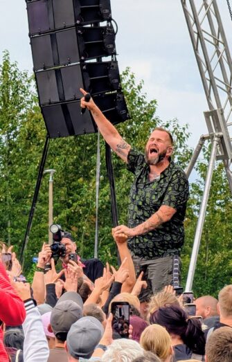 FSF: Wild und verrückt – Feine Sahne Fischfilet und tiefster Rock in der Platte